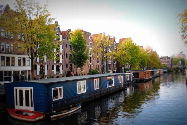 modern ark houseboat amsterdam