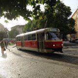tram22_namesti_miru_tram_eating_prague