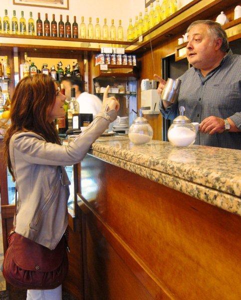 rome-coffee-guide-drinking
