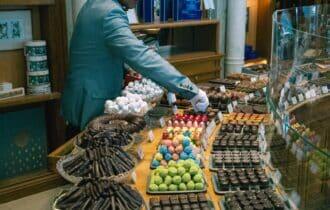 In The Footsteps of <br ></noscript><em>The French Chef</em> Food Tour">
                </a>
              </div>
              <h4 class=