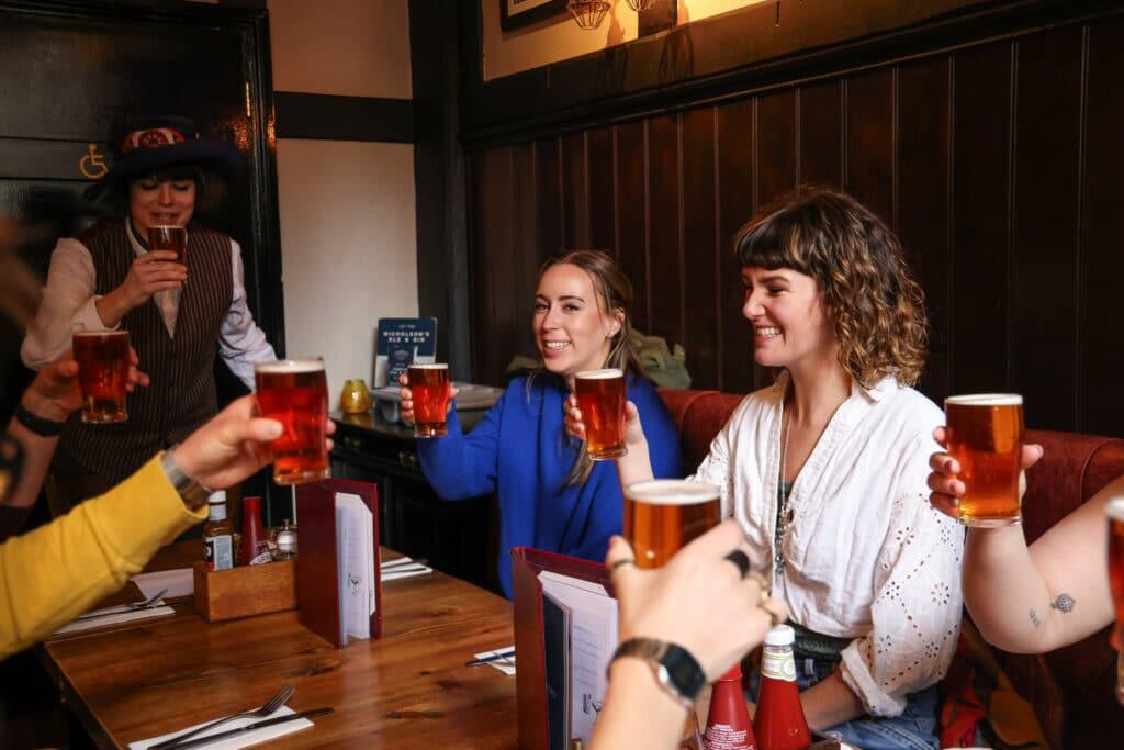 City-of-London-Food-Tour-pub-beer-cask-ale