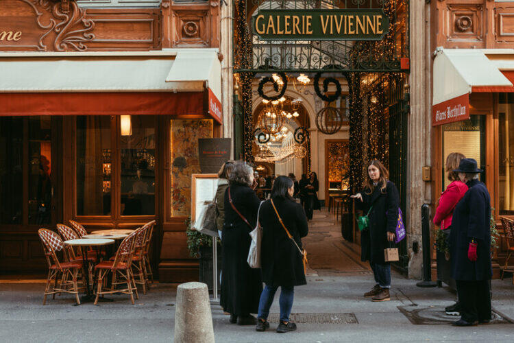 A Morning in Paris Food Tour: Croissants, Baguettes & Chocolate 