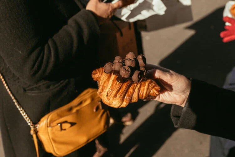 A Morning in Paris Food Tour: Croissants, Baguettes & Chocolate 