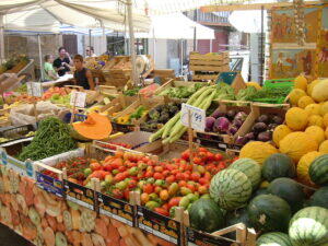 fruit_and_vegetables_in_Ballarò_Market_Palermo_Italy