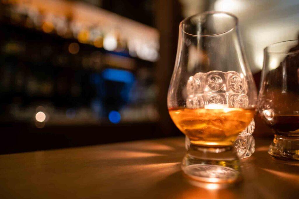 glass_of_whisky_in_Edinburgh