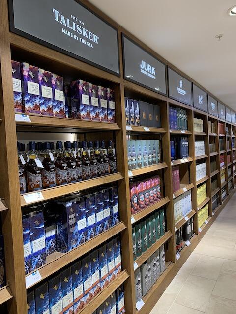 whisky_section_in_Edinburgh_Airport_Duty-Free