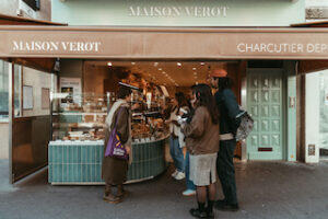 outside_of_Maison_Vérot_Paris