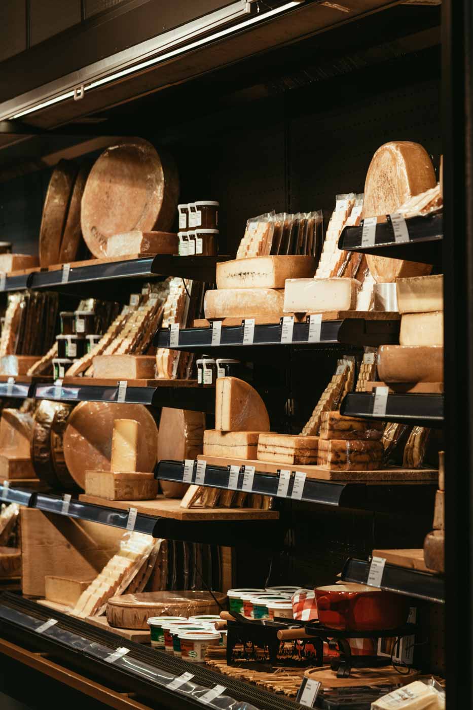rack_of_cheese_at_Laurent_Dubois_Cheeseshop_Paris