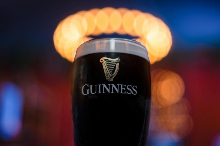 Close_up_pint_of_guinness_Dublin