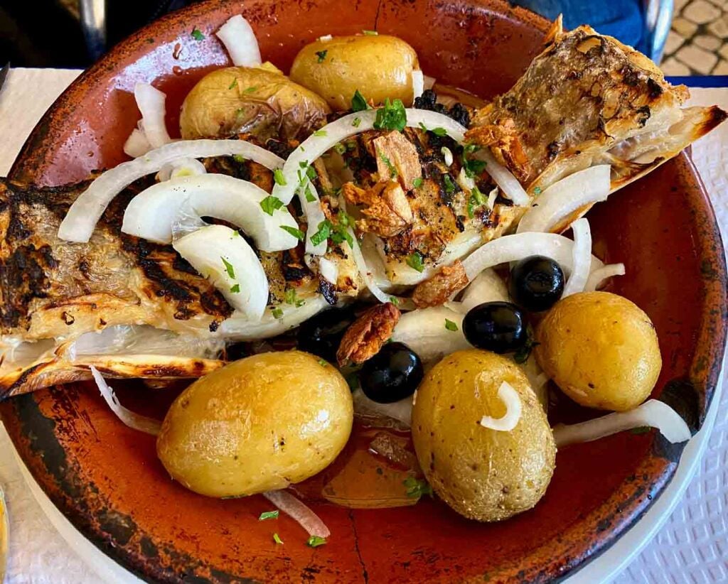 Bacalhau_with_potatoes_Porto