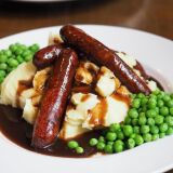 Gravy_with_bangers_and_mash_London