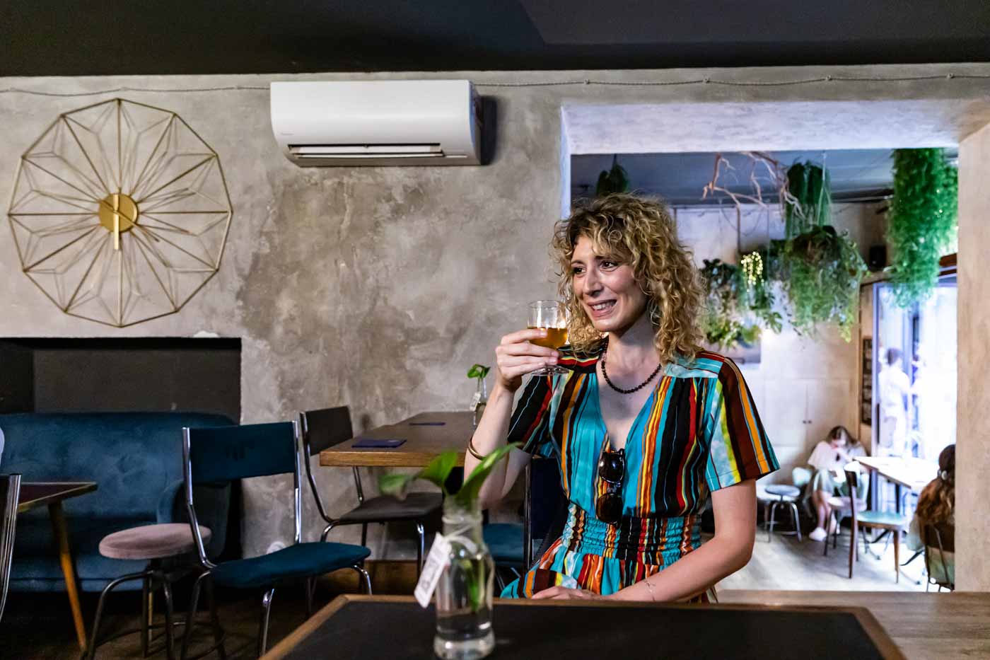 Woman_drinking_wine_Babae_Florence