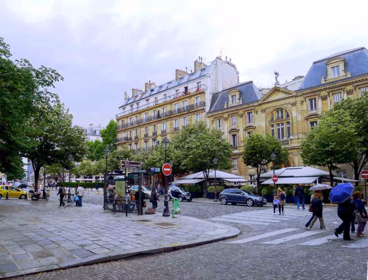 Street_Saint_Germain_Paris