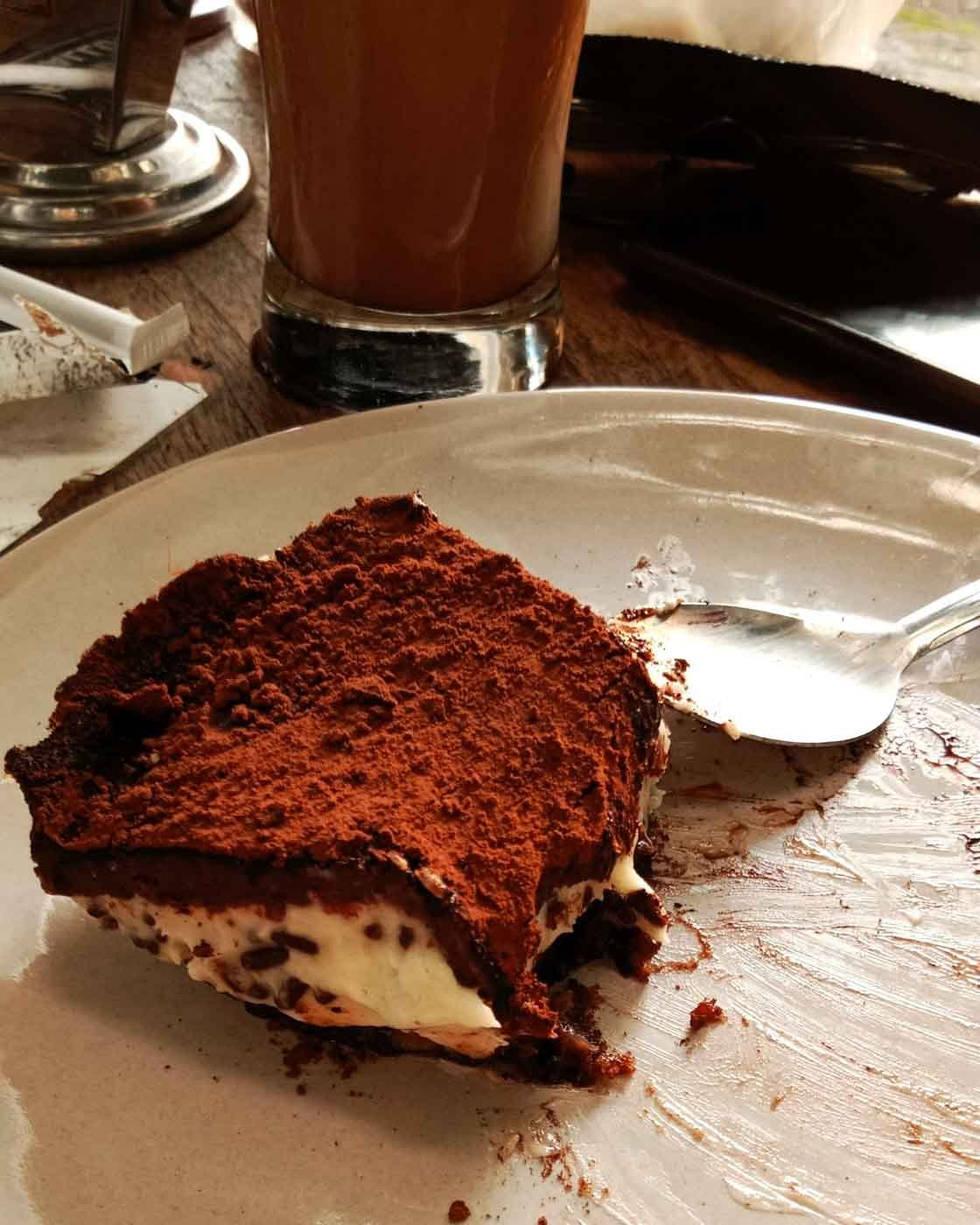 Plate_of_tiramisu_London